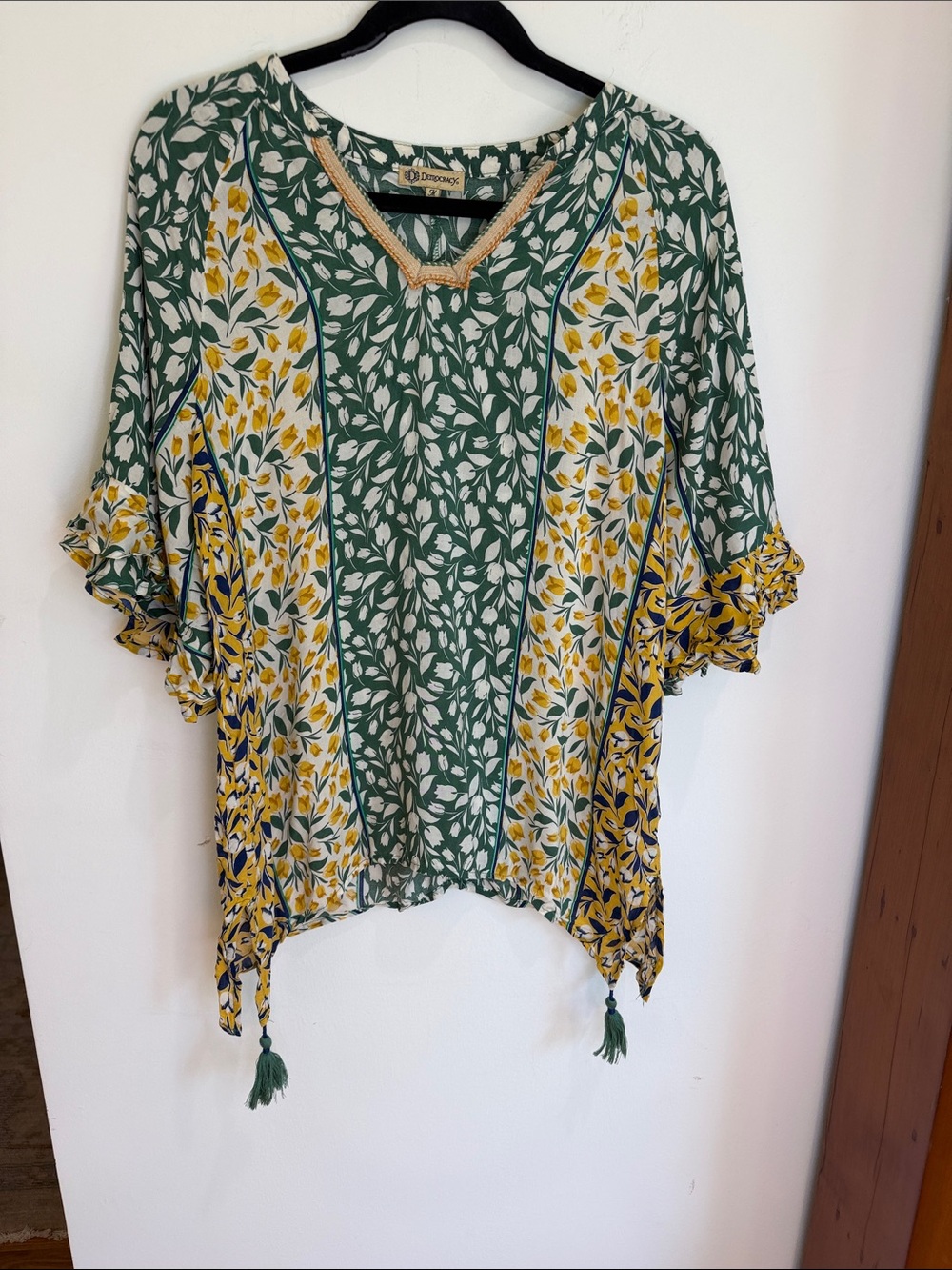 Democracy Floral Split-Panel V-Neck Top w/Ruffle Sleeves & Green Tassels, M